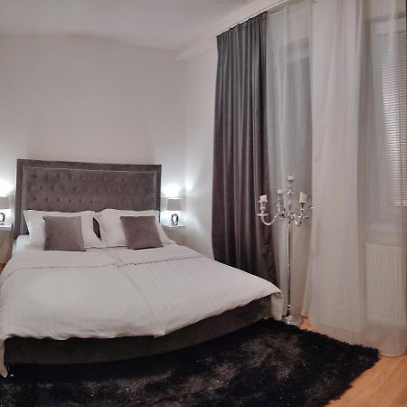 2 Izbovy Byt 60M2 V Centre Na Bakossovej, 24H Self Checkin Daire Banská Bystrica Dış mekan fotoğraf