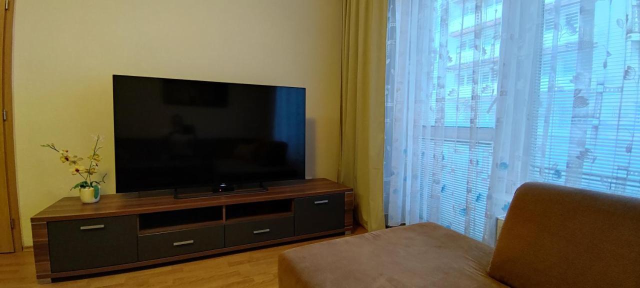 2 Izbovy Byt 60M2 V Centre Na Bakossovej, 24H Self Checkin Daire Banská Bystrica Dış mekan fotoğraf
