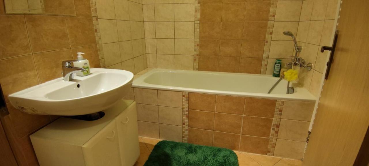 2 Izbovy Byt 60M2 V Centre Na Bakossovej, 24H Self Checkin Daire Banská Bystrica Dış mekan fotoğraf