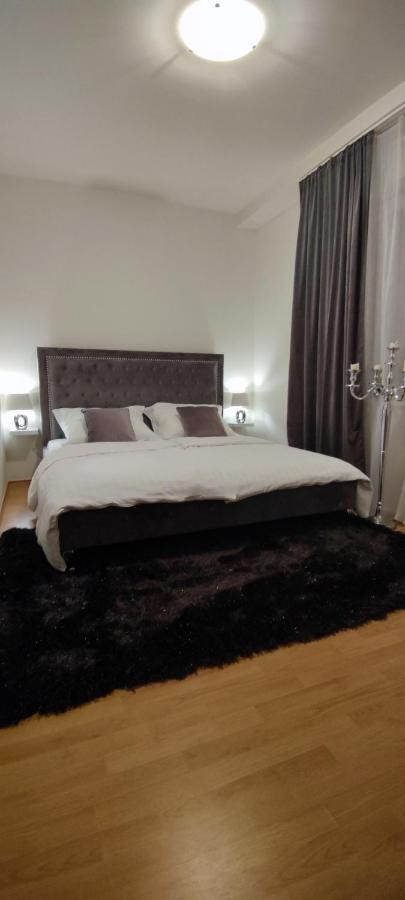 2 Izbovy Byt 60M2 V Centre Na Bakossovej, 24H Self Checkin Daire Banská Bystrica Dış mekan fotoğraf