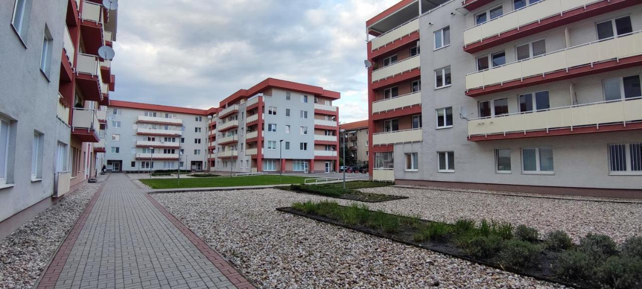 2 Izbovy Byt 60M2 V Centre Na Bakossovej, 24H Self Checkin Daire Banská Bystrica Dış mekan fotoğraf