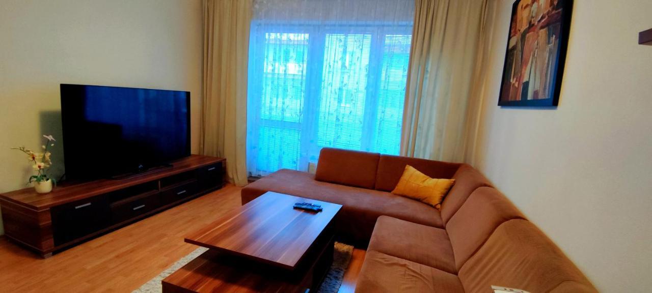 2 Izbovy Byt 60M2 V Centre Na Bakossovej, 24H Self Checkin Daire Banská Bystrica Dış mekan fotoğraf