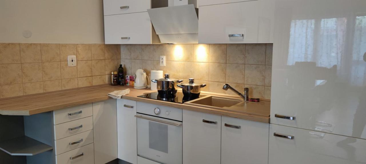 2 Izbovy Byt 60M2 V Centre Na Bakossovej, 24H Self Checkin Daire Banská Bystrica Dış mekan fotoğraf
